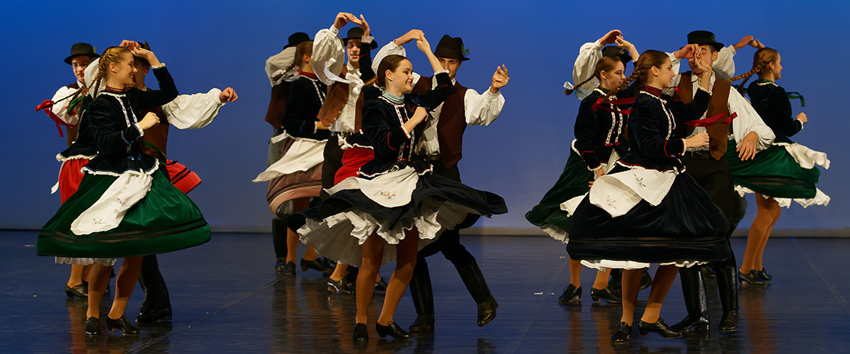 Néptáncul... Kortársul...